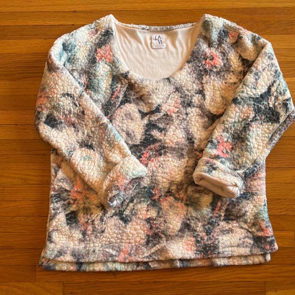 LA VI quilted sweater in Size M